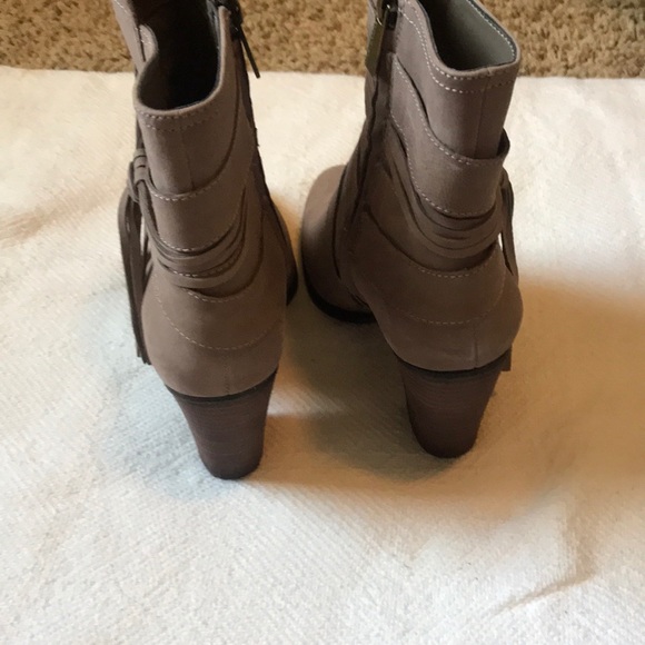 Vince Camuto Ferrah Bootie in Tan/Cashmere - Picture 4 of 4